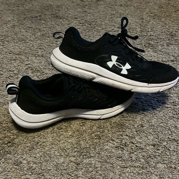 Under Armour Charged Assert 10 Black Lightweight Running Sneakers - Picture 1 of 6